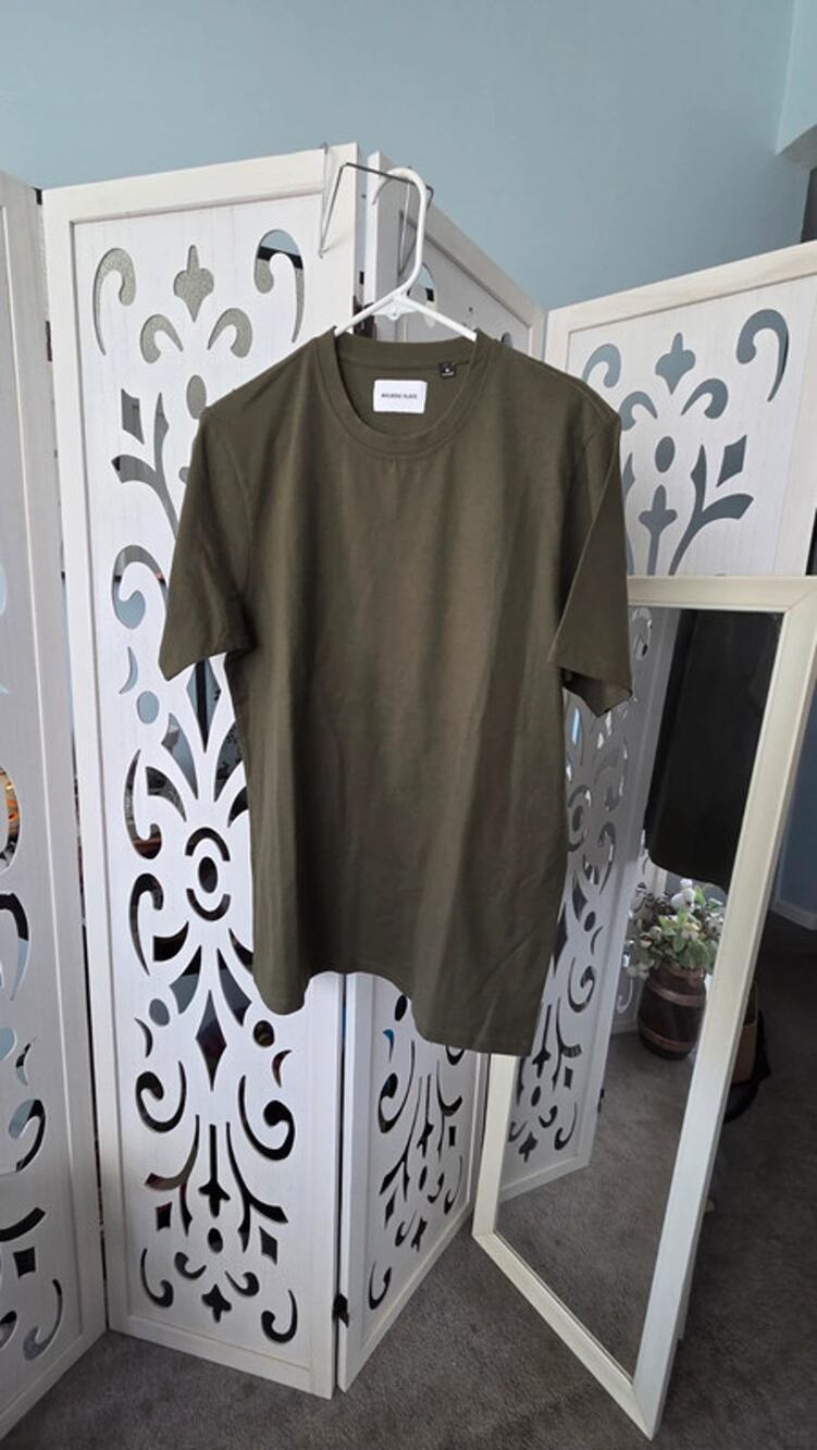 Melrose Place Olive Green T Shirt Men’s Medium NWOT Crewneck Basic Essential Tee